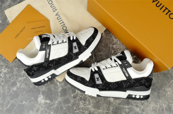 Louis Vuitton Trainer Low - White/Black - Image 2