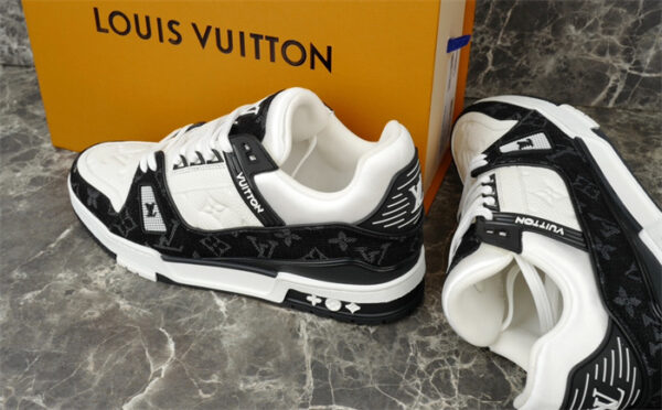 Louis Vuitton Trainer Low - White/Black - Image 4